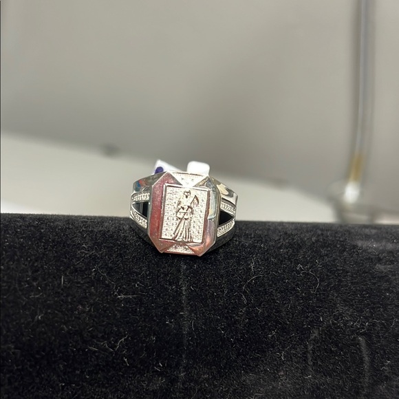 925 Silver and Black Ring with Engraved Design